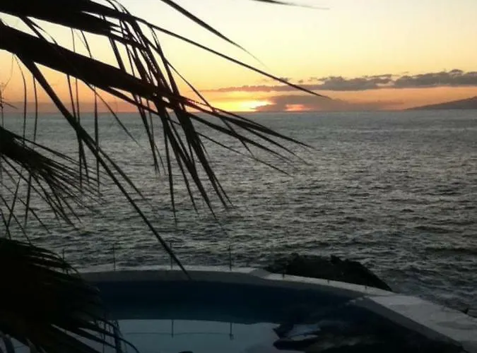 Queen's Paradise * Callao Salvaje